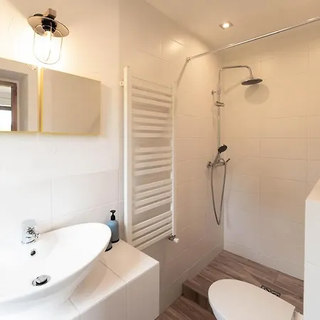 Apartament Latynoskii Nad Wisla Z Ogrodem アパート
