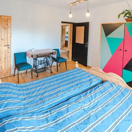 アパート Apartament Latynoskii Nad Wisla Z Ogrodem ウストロン