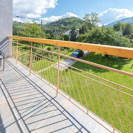 Apartament Latynoskii Nad Wisla Z Ogrodem アパート *